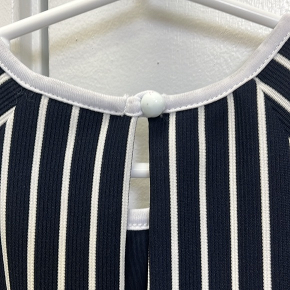 Iris & Ivy Girls Navy Blue and White Striped Dress - size 7 - Picture 4 of 7
